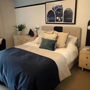 https://wesley-house.cardiffhotelswales.com