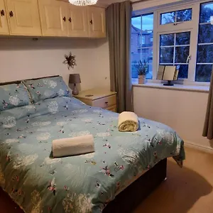 https://redmire-2-bed-1st-floor-flat-overlooking-green.yorkshirehotels.net